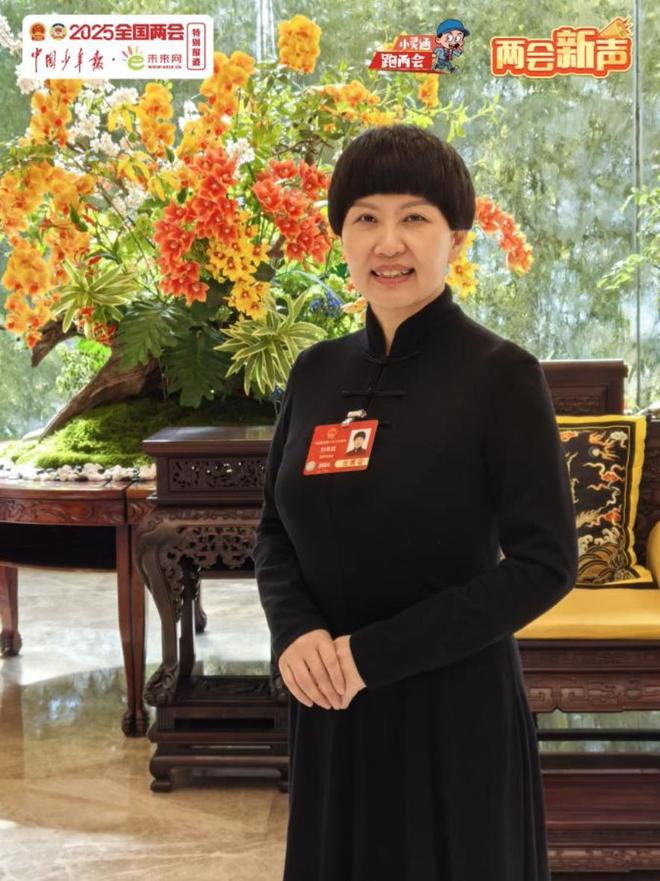 容自审制度”改为“内容强制审批制”j9九